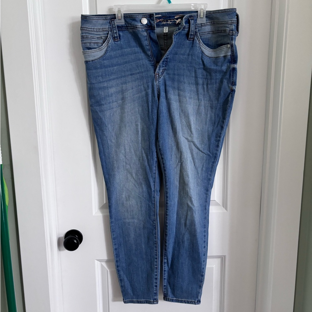 Seven7 Jeans